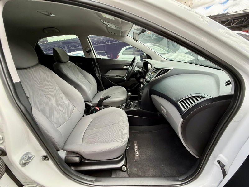 HYUNDAI HB20 1.6 PREMIUM 16V FLEX 4P MANUAL 2012/2013 AR MULTIMARCAS VENÂNCIO AIRES / Carros no Vale