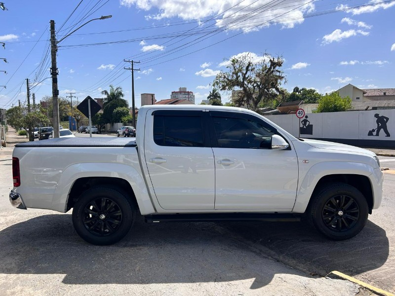 VOLKSWAGEN AMAROK HIGH.CD 2.0 16V TDI 4X4 DIES AUT 2015/2015 LS MULTIMARCAS VENÂNCIO AIRES / Carros no Vale