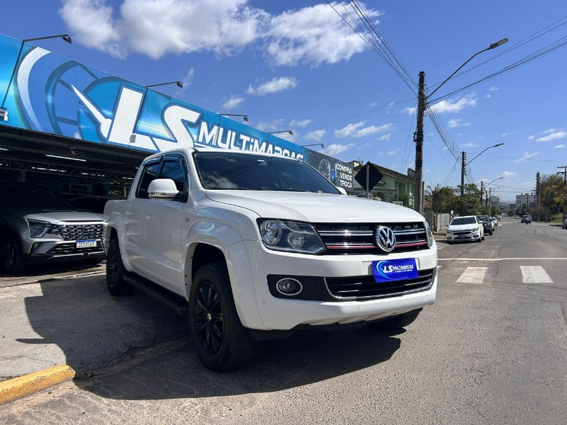 VOLKSWAGEN AMAROK HIGH.CD 2.0 16V TDI 4X4 DIES AUT 2015/2015 LS MULTIMARCAS VENÂNCIO AIRES / Carros no Vale