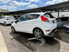 FORD NEW FIESTA 1.6 SE HATCH 16V FLEX 4P POWERSHIFT 2015/2016 AR MULTIMARCAS VENÂNCIO AIRES / Carros no Vale