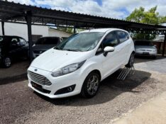 FORD NEW FIESTA 1.6 SE HATCH 16V FLEX 4P POWERSHIFT 2015/2016 AR MULTIMARCAS VENÂNCIO AIRES / Carros no Vale