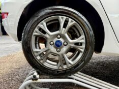 FORD NEW FIESTA 1.6 SE HATCH 16V FLEX 4P POWERSHIFT 2015/2016 AR MULTIMARCAS VENÂNCIO AIRES / Carros no Vale