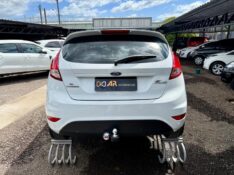 FORD NEW FIESTA 1.6 SE HATCH 16V FLEX 4P POWERSHIFT 2015/2016 AR MULTIMARCAS VENÂNCIO AIRES / Carros no Vale
