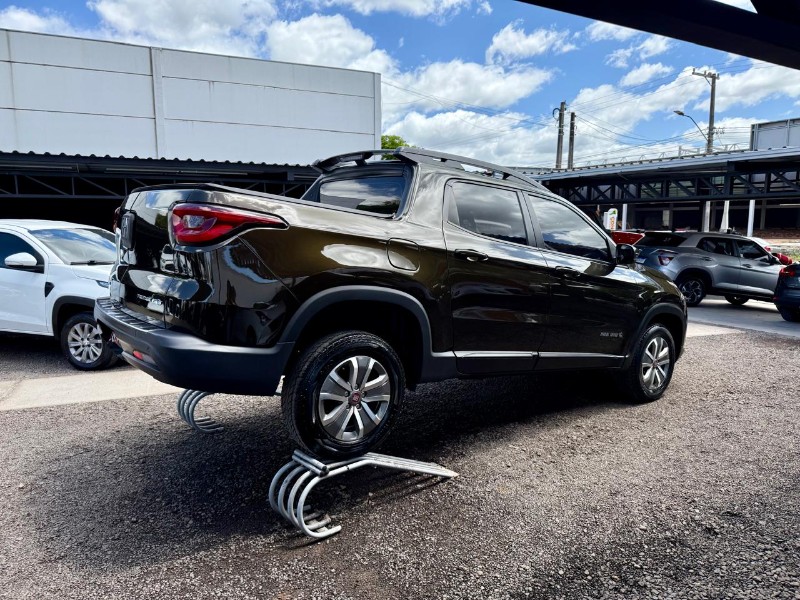 FIAT TORO 1.8 16V EVO FLEX FREEDOM OPEN EDITION AT6 2016/2017 AR MULTIMARCAS VENÂNCIO AIRES / Carros no Vale
