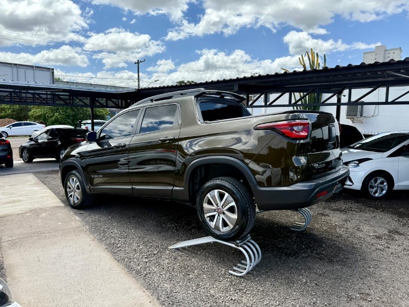FIAT TORO 1.8 16V EVO FLEX FREEDOM OPEN EDITION AT6 2016/2017 AR MULTIMARCAS VENÂNCIO AIRES / Carros no Vale