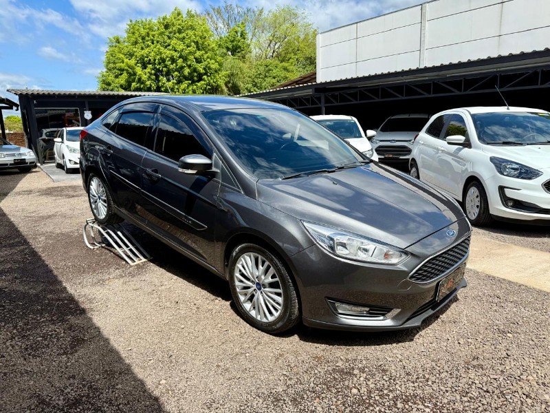 FORD FOCUS 2.0 SE 16V FLEX 4P POWERSHIFT 2017/2018 AR MULTIMARCAS VENÂNCIO AIRES / Carros no Vale