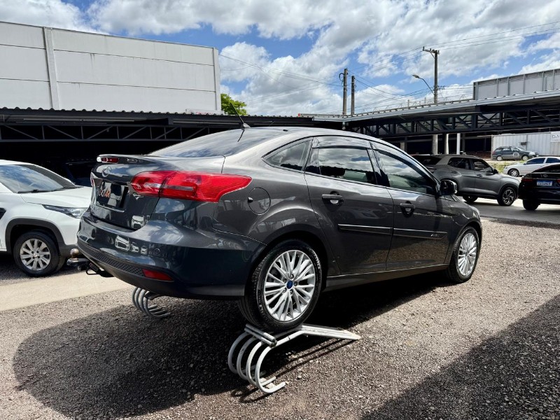 FORD FOCUS 2.0 SE 16V FLEX 4P POWERSHIFT 2017/2018 AR MULTIMARCAS VENÂNCIO AIRES / Carros no Vale