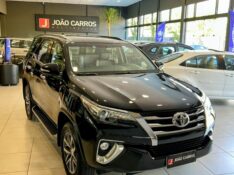 TOYOTA HILUX SW4 2.8 SRX 4X4 16V 2017/2017 JOÃO CARROS MULTIMARCAS GUAPORÉ / Carros no Vale