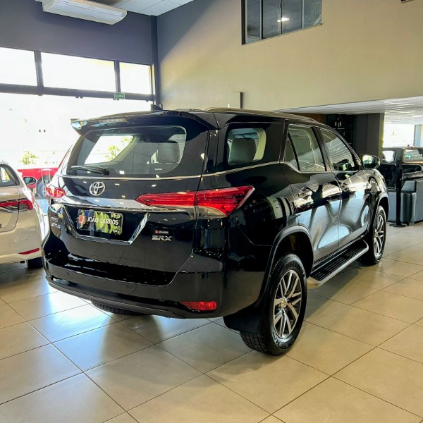 TOYOTA HILUX SW4 2.8 SRX 4X4 16V 2017/2017 JOÃO CARROS MULTIMARCAS GUAPORÉ / Carros no Vale