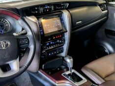 TOYOTA HILUX SW4 2.8 SRX 4X4 16V 2017/2017 JOÃO CARROS MULTIMARCAS GUAPORÉ / Carros no Vale