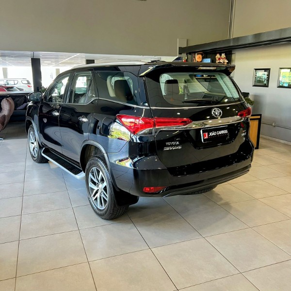 TOYOTA HILUX SW4 2.8 SRX 4X4 16V 2017/2017 JOÃO CARROS MULTIMARCAS GUAPORÉ / Carros no Vale