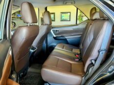 TOYOTA HILUX SW4 2.8 SRX 4X4 16V 2017/2017 JOÃO CARROS MULTIMARCAS GUAPORÉ / Carros no Vale