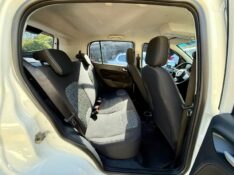 FIAT UNO EVOLUTION 1.4 8V FLEX 2014/2015 AR MULTIMARCAS VENÂNCIO AIRES / Carros no Vale