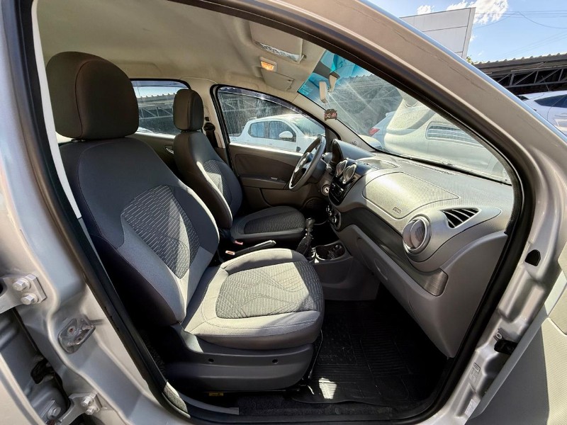 FIAT PALIO 1.0 MPI ATTRACTIVE 8V FLEX 4P MANUAL 2015/2016 AR MULTIMARCAS VENÂNCIO AIRES / Carros no Vale