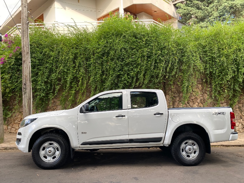 CHEVROLET S-10 LS 2.8 TURBO 4X4 2019/2020 ESTAÇÃO DO CARRO ESTRELA / Carros no Vale