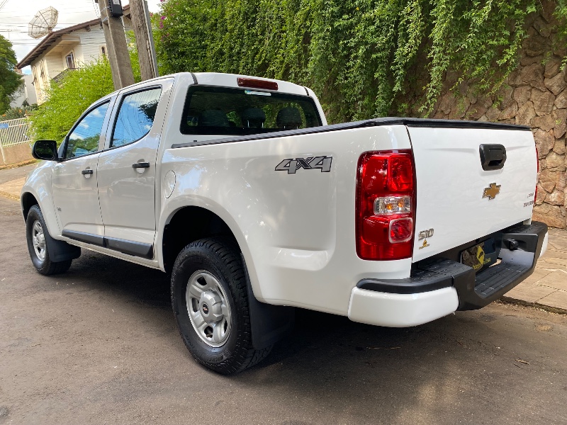 CHEVROLET S-10 LS 2.8 TURBO 4X4 2019/2020 ESTAÇÃO DO CARRO ESTRELA / Carros no Vale
