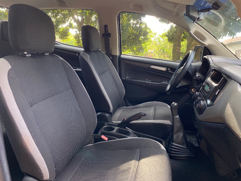 CHEVROLET S-10 LS 2.8 TURBO 4X4 2019/2020 ESTAÇÃO DO CARRO ESTRELA / Carros no Vale
