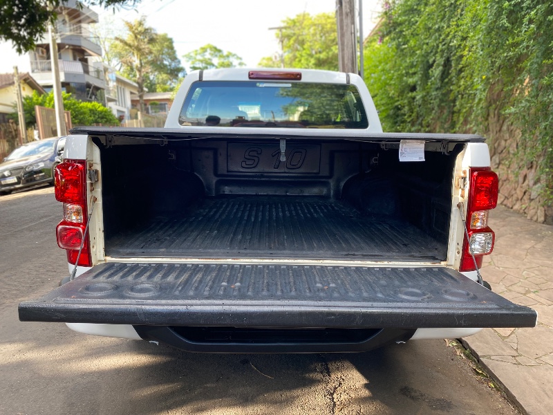 CHEVROLET S-10 LS 2.8 TURBO 4X4 2019/2020 ESTAÇÃO DO CARRO ESTRELA / Carros no Vale