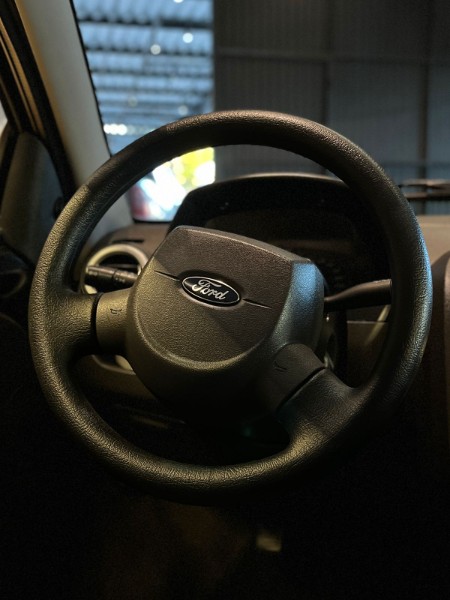 FORD KA 1.0 8V 2012/2013 JM AUTOMÓVEIS VENÂNCIO AIRES / Carros no Vale