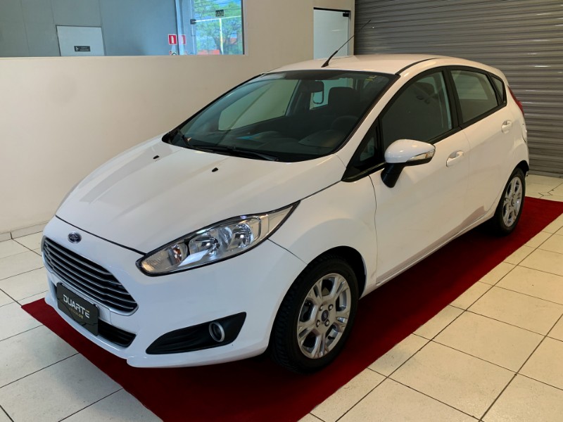 FORD FIESTA 1.6 SE HATCH 16V FLEX 4P AUTOMÁTICO 2013/2014 DUARTE VEÍCULOS PORTO ALEGRE / Carros no Vale
