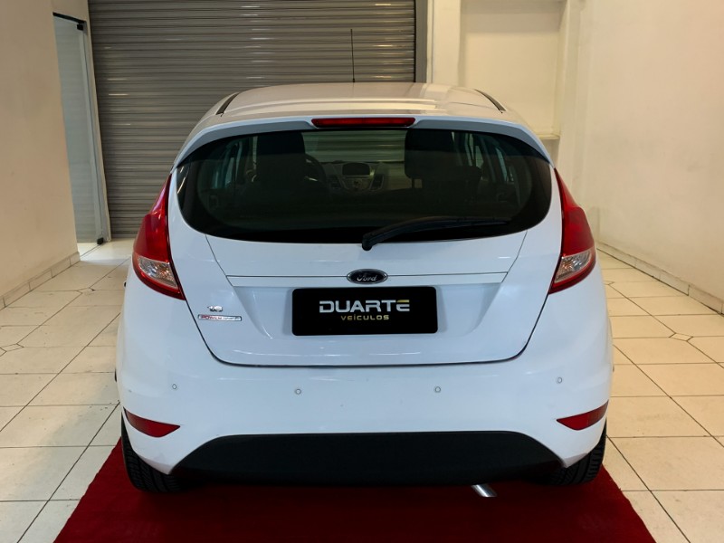 FORD FIESTA 1.6 SE HATCH 16V FLEX 4P AUTOMÁTICO 2013/2014 DUARTE VEÍCULOS PORTO ALEGRE / Carros no Vale