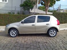 RENAULT SANDERO 1.0 AUTHENTIQUE 2013/2014 ALTERNATIVA VEÍCULOS LAJEADO / Carros no Vale