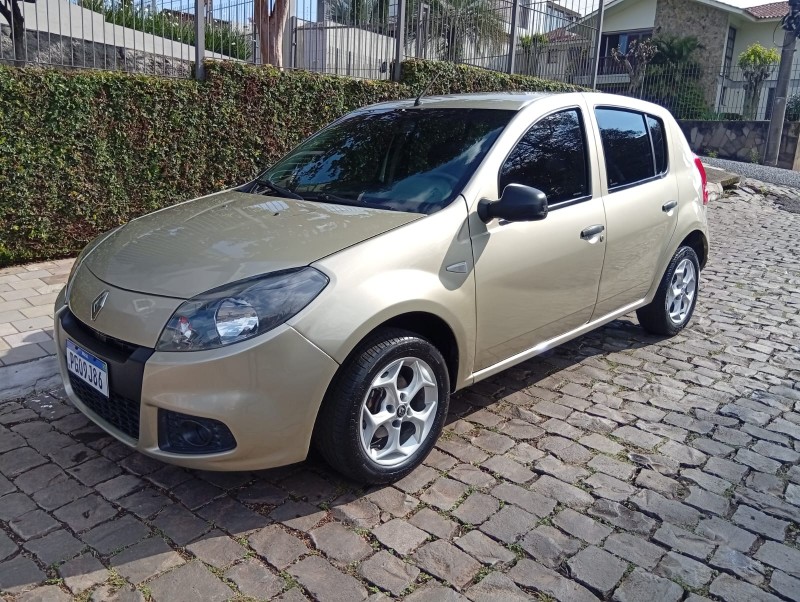 RENAULT SANDERO 1.0 AUTHENTIQUE 2013/2014 ALTERNATIVA VEÍCULOS LAJEADO / Carros no Vale