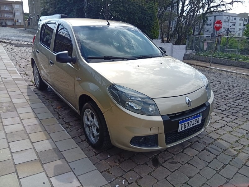 RENAULT SANDERO 1.0 AUTHENTIQUE 2013/2014 ALTERNATIVA VEÍCULOS LAJEADO / Carros no Vale