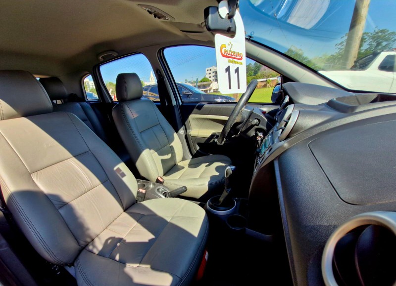 FORD FIESTA 1.0 2010/2011 CRUZEIRO MULTIMARCAS CRUZEIRO DO SUL / Carros no Vale