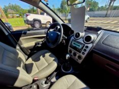 FORD FIESTA 1.0 2010/2011 CRUZEIRO MULTIMARCAS CRUZEIRO DO SUL / Carros no Vale
