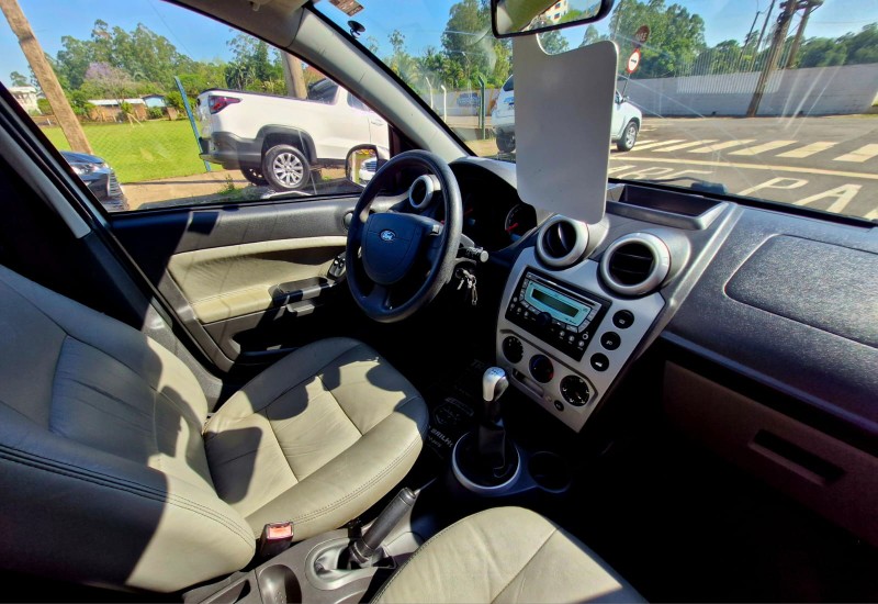FORD FIESTA 1.0 2010/2011 CRUZEIRO MULTIMARCAS CRUZEIRO DO SUL / Carros no Vale