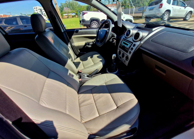 FORD FIESTA 1.0 2010/2011 CRUZEIRO MULTIMARCAS CRUZEIRO DO SUL / Carros no Vale