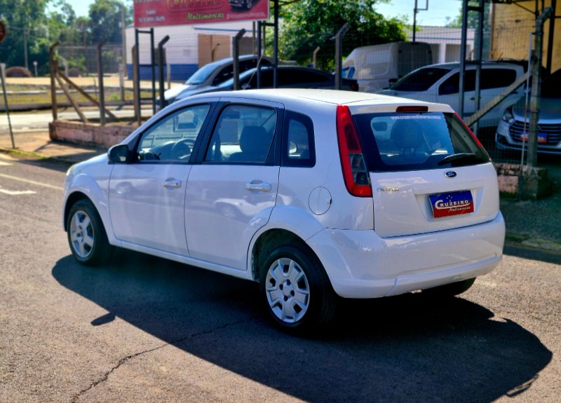 FORD FIESTA 1.0 2010/2011 CRUZEIRO MULTIMARCAS CRUZEIRO DO SUL / Carros no Vale