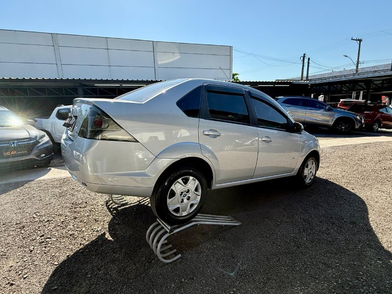FORD FIESTA SEDAN SE 1.6 8V 2013/2014 AR MULTIMARCAS VENÂNCIO AIRES / Carros no Vale