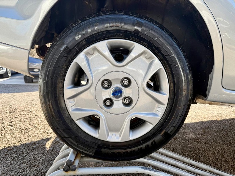 FORD FIESTA SEDAN SE 1.6 8V 2013/2014 AR MULTIMARCAS VENÂNCIO AIRES / Carros no Vale