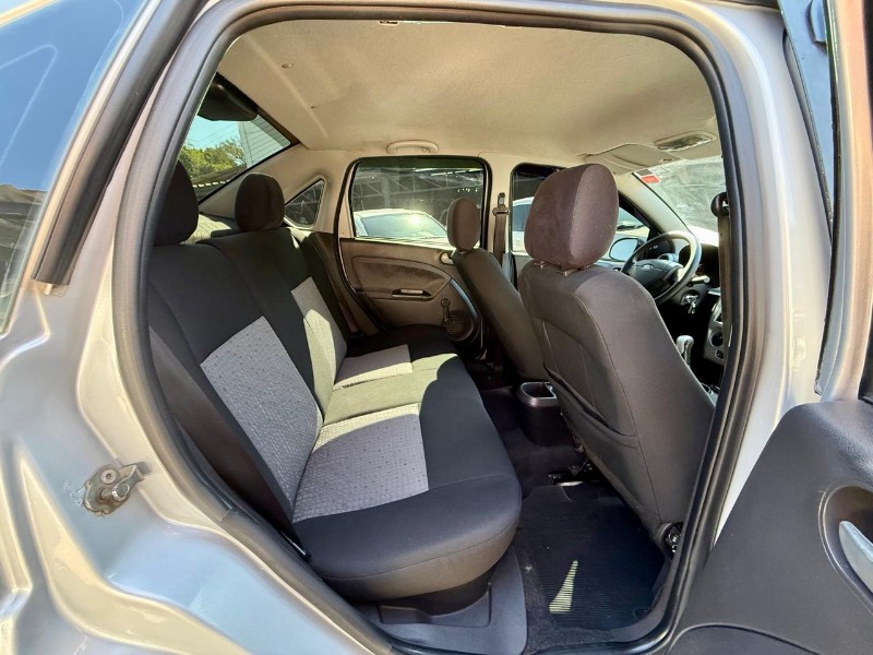 FORD FIESTA SEDAN SE 1.6 8V 2013/2014 AR MULTIMARCAS VENÂNCIO AIRES / Carros no Vale