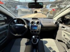 FORD FIESTA SEDAN SE 1.6 8V 2013/2014 AR MULTIMARCAS VENÂNCIO AIRES / Carros no Vale