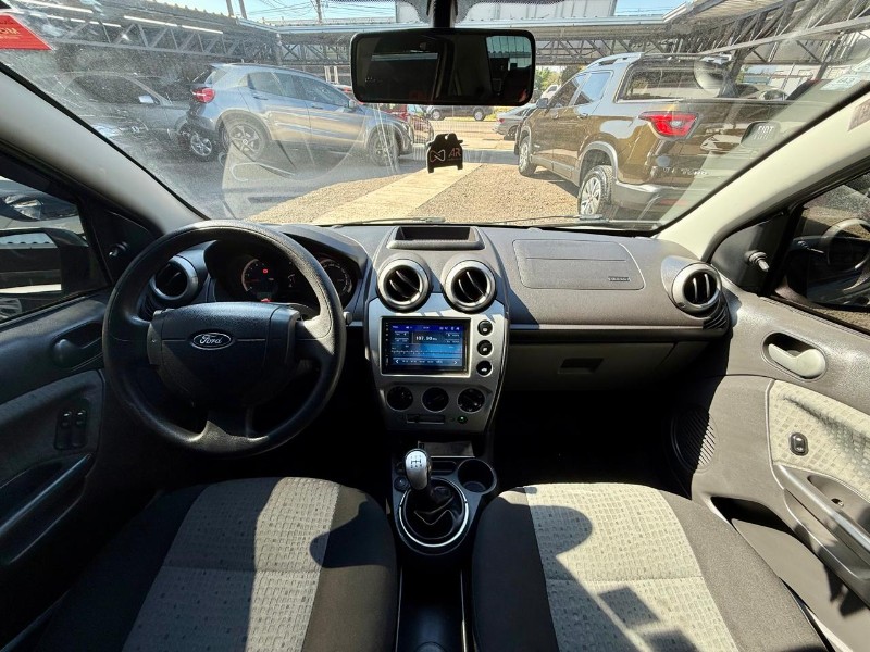 FORD FIESTA SEDAN SE 1.6 8V 2013/2014 AR MULTIMARCAS VENÂNCIO AIRES / Carros no Vale