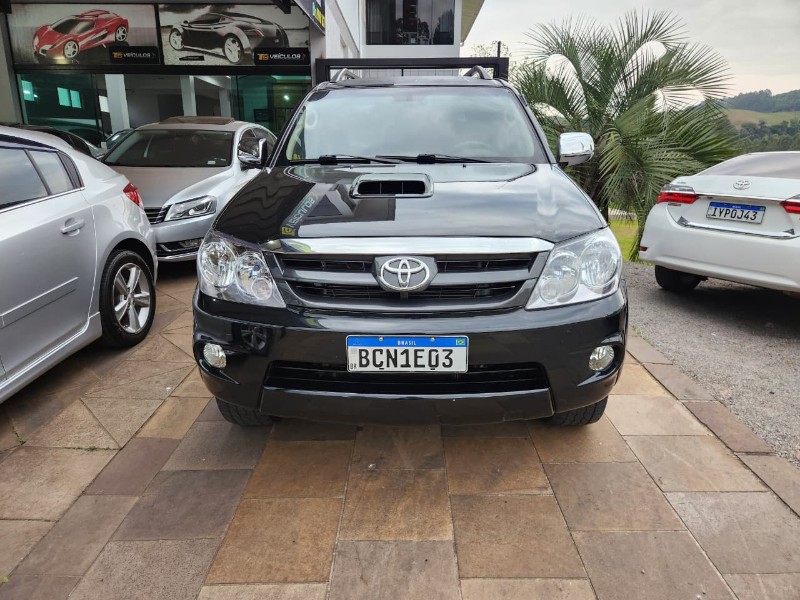 TOYOTA HILUX SW4 SRV D4-D 4X4 3.0 TDI DIES AUT 2006/2006 TS VEÍCULOS ANTA GORDA / Carros no Vale