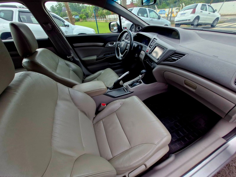 HONDA CIVIC 1.8 EXS 16V 2012/2012 CRUZEIRO MULTIMARCAS CRUZEIRO DO SUL / Carros no Vale