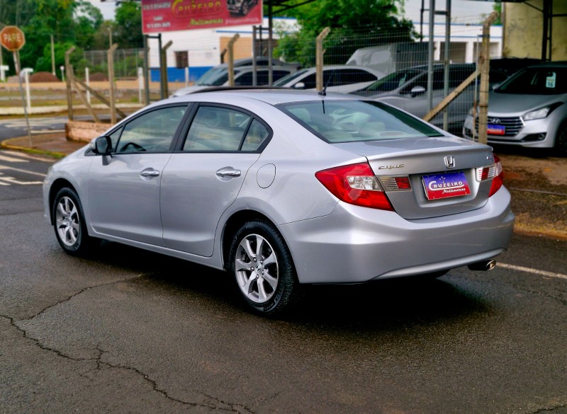 HONDA CIVIC 1.8 EXS 16V 2012/2012 CRUZEIRO MULTIMARCAS CRUZEIRO DO SUL / Carros no Vale