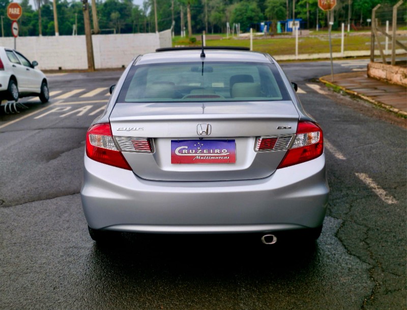 HONDA CIVIC 1.8 EXS 16V 2012/2012 CRUZEIRO MULTIMARCAS CRUZEIRO DO SUL / Carros no Vale