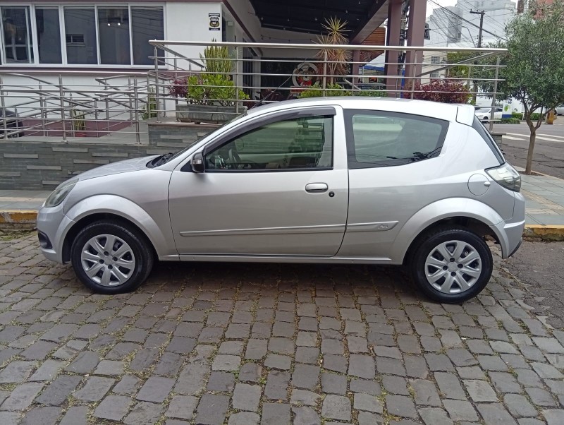 FORD KA 1.0 FLEX 2011/2012 ALTERNATIVA VEÍCULOS LAJEADO / Carros no Vale