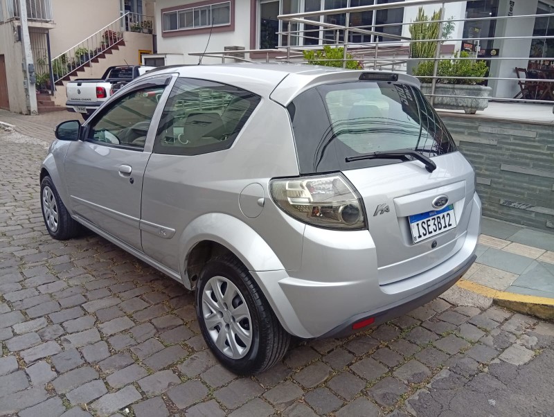 FORD KA 1.0 FLEX 2011/2012 ALTERNATIVA VEÍCULOS LAJEADO / Carros no Vale