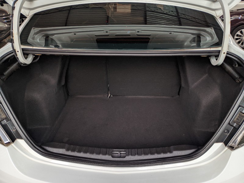 CHEVROLET PRISMA SED. LT 1.4 8V FLEXPOWER 4P 2014/2015 RICARDO VEÍCULOS TEUTÔNIA / Carros no Vale