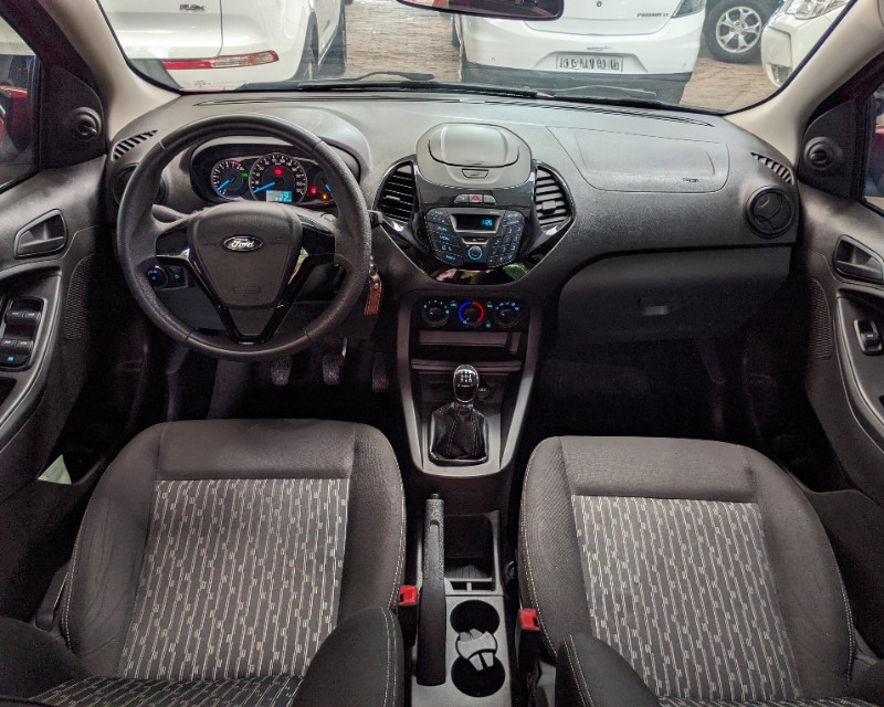 FORD KA + 1.5 SE PLUS 16V 2017/2018 RICARDO VEÍCULOS TEUTÔNIA / Carros no Vale