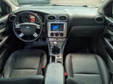FORD FOCUS 1.6 GLX 2012/2013 RICARDO VEÍCULOS TEUTÔNIA / Carros no Vale