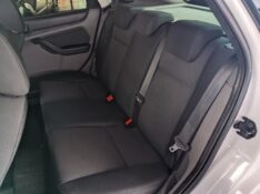 FORD FOCUS 1.6 GLX 2012/2013 RICARDO VEÍCULOS TEUTÔNIA / Carros no Vale