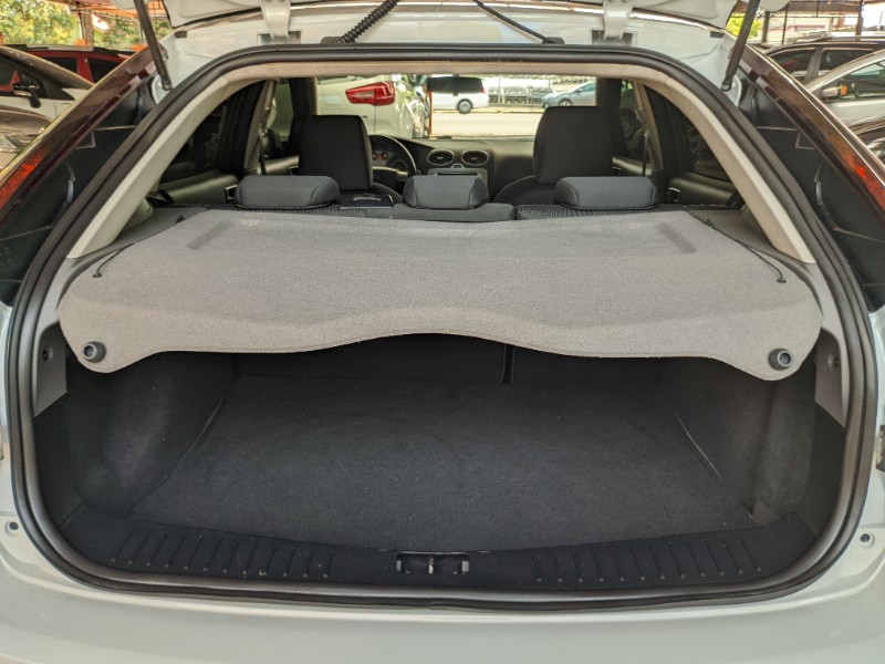 FORD FOCUS 1.6 GLX 2012/2013 RICARDO VEÍCULOS TEUTÔNIA / Carros no Vale