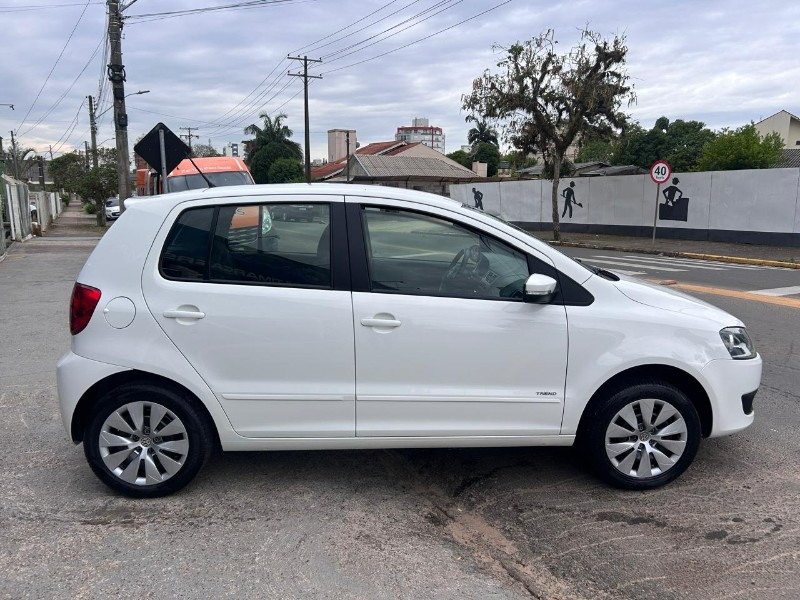 VOLKSWAGEN FOX 1.0 MI 8V TOTAL FLEX 4P 2014/2014 LS MULTIMARCAS VENÂNCIO AIRES / Carros no Vale